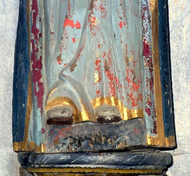 statue : Notre-Dame de la Rosée, détail pieds - © Monuments historiques