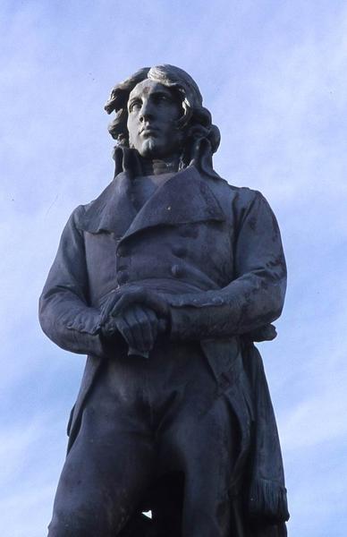 statue : Général Hoche, détail - © Monuments historiques