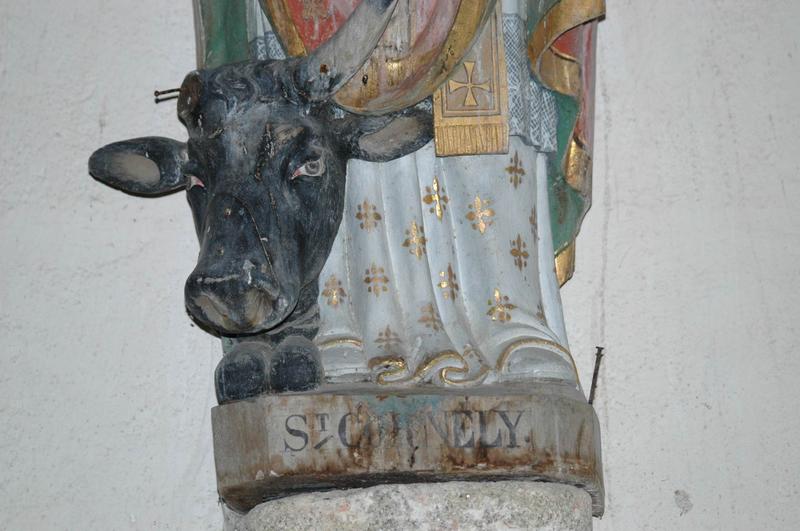 statue : Saint Cornély, détail pieds - © Monuments historiques