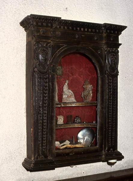 cadre (encadrement d'une vitrine) - © Monuments historiques