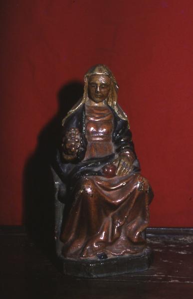 Statue : Sainte Anne à la quenouille et à la grappe