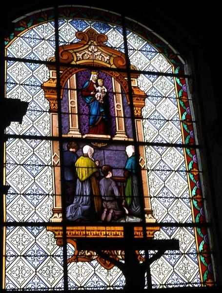 verrière : Famille bretonne en prière à Notre-Dame-de-Bon-Secours - © Monuments historiques