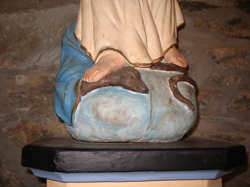 statue : Vierge à l'Enfant, détail socle