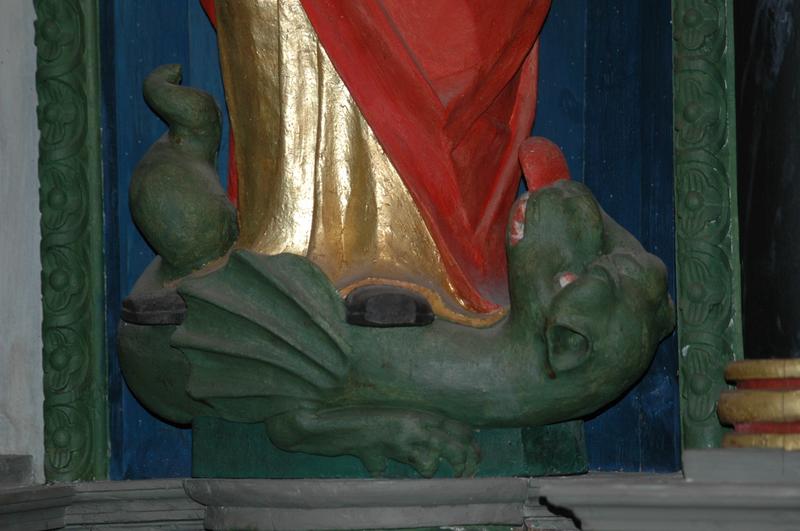 retable latéral nord et deux statues :  Sainte Marguerite