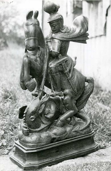 groupe sculpté : Saint Georges et le dragon