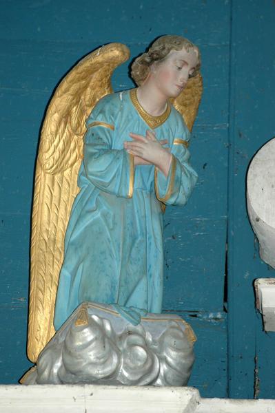 deux statues : Ange adorateur n°1 - © Monuments historiques