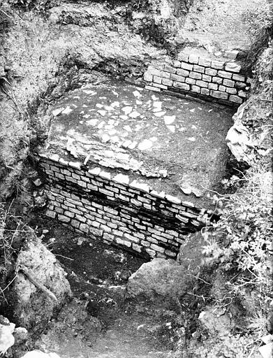 Section du front nord de l'enceinte trouvé en 1957, en bordure de la rue de la Réunion