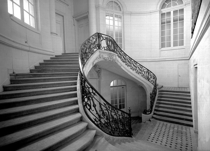 Hôtel du Conseil : escalier