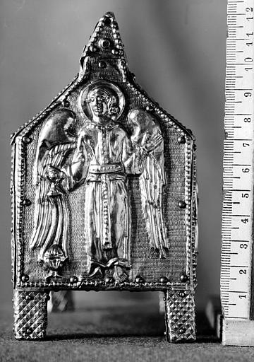 Châsse dite de saint Sernin, argent repoussé, en partie doré, fonds gravés à l'échoppe : pignon, ange thuriféraire