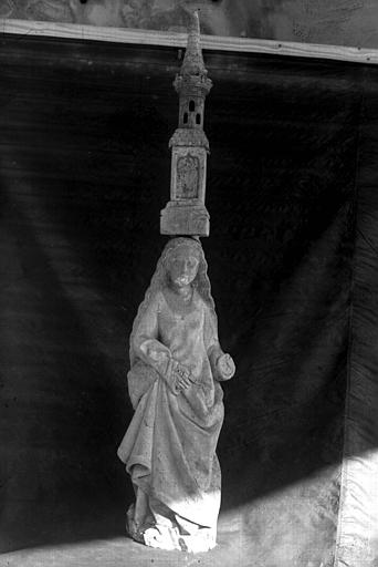Statue en pierre : sainte Barbe - © Ministère de la Culture (France), Médiathèque du patrimoine et de la photographie, diffusion RMN-GP