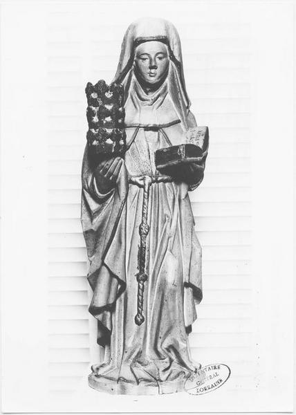 statue : sainte Elizabeth de Hongrie