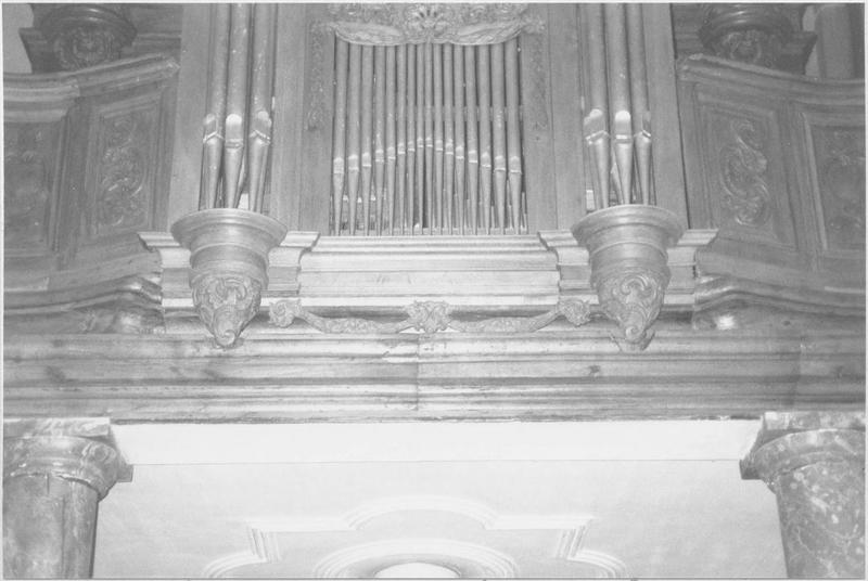 orgue de tribune : tribune et buffet d'orgue (semelle du positif et poutre porteuse de la balustrade)