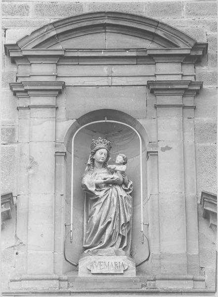 statue : Vierge à l'Enfant