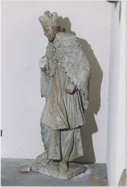 statue : Saint Jean Népomucène (de trois quarts)