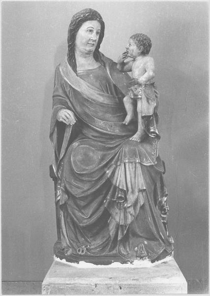 statue : Vierge à l'Enfant assise - © Ministère de la Culture (France), Médiathèque du patrimoine et de la photographie (objets mobiliers), tous droits réservés