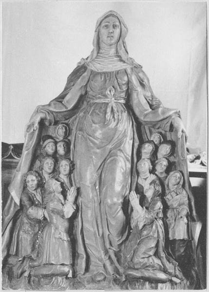 groupe sculpté : Vierge de miséricorde (vue frontale)