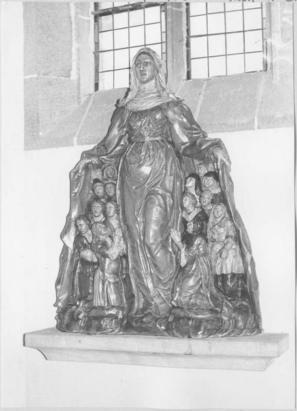 groupe sculpté : Vierge de miséricorde