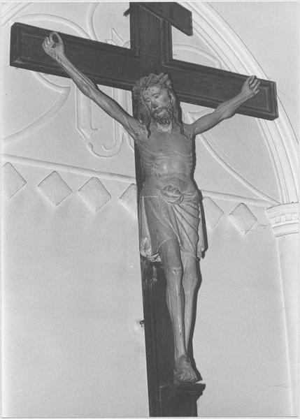 statue : Christ en croix