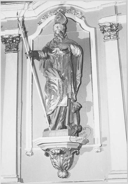 statue : saint Hubert (autel latéral Sud)