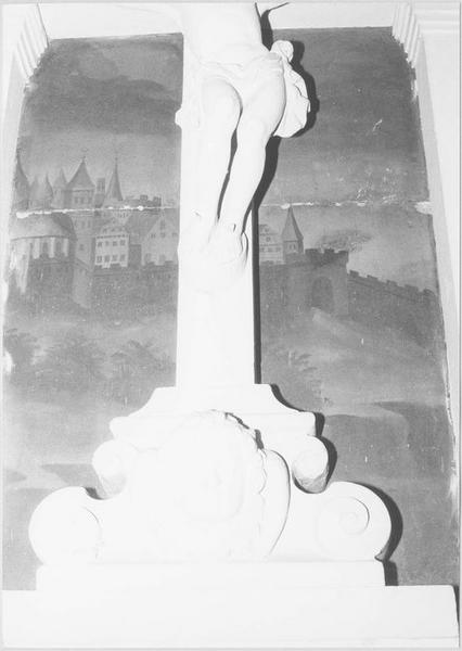 monument funéraire : mausolée d'Hermann Fortunat de Bade et de son épouse, Marie-Sidonie de Falkenstein (détail Christ crucifié et vue de la ville de Jérusalem)