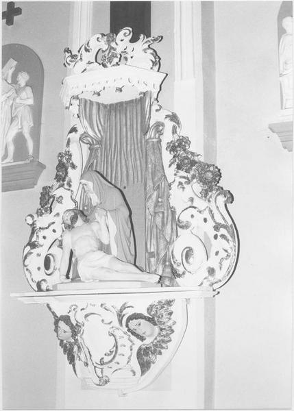 groupe sculpté, niche : Vierge de Pitié