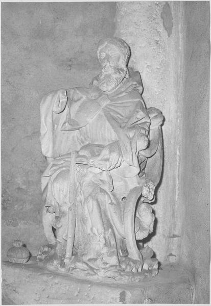 groupe sculpté : saint