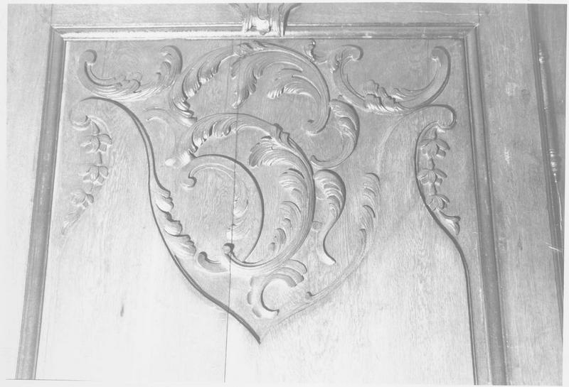 lambris de revêtement (détail motif sculpté)