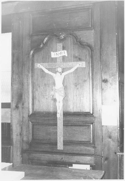 lambris de revêtement (détail crucifix)