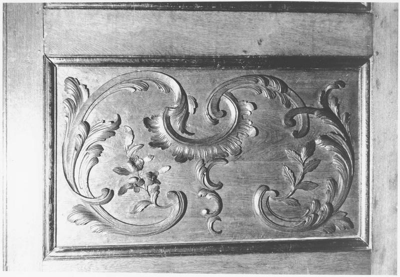 lambris de revêtement (détail motif sculpté)