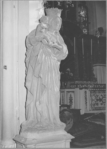 statue : Vierge à l'Enfant