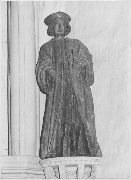 Statue : saint Yves