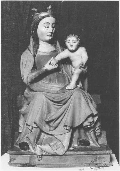 statue : Vierge à l'Enfant assise