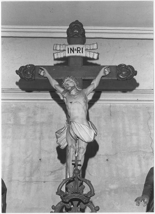 statue : Christ en croix (Calvaire)