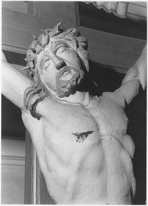 statue : Christ en croix (Calvaire), détail