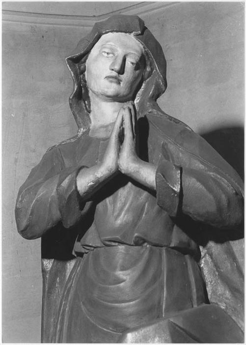 statue : Vierge (Calvaire), vue partielle