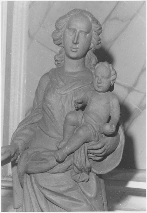 statue : Vierge à l'Enfant, vue partielle