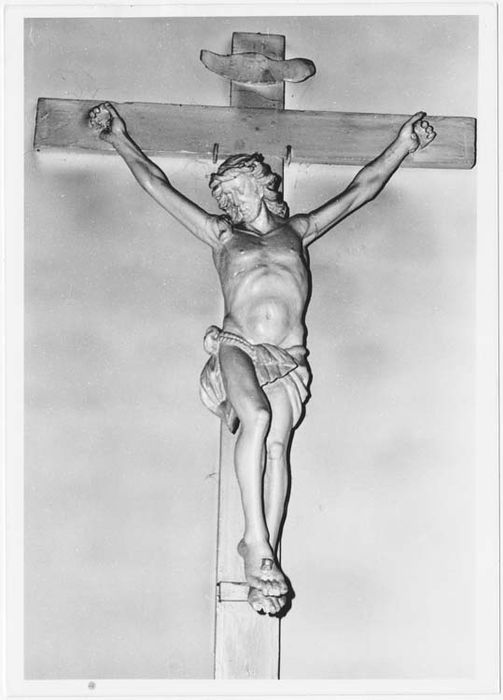 statue : Christ en croix