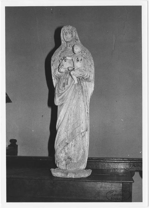 statue : Vierge à l'Enfant