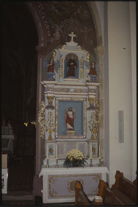 autel latéral sud, retable et deux statues : Saint Bernard, Bon Pasteur