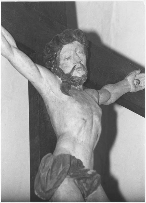 Statue : Christ en croix