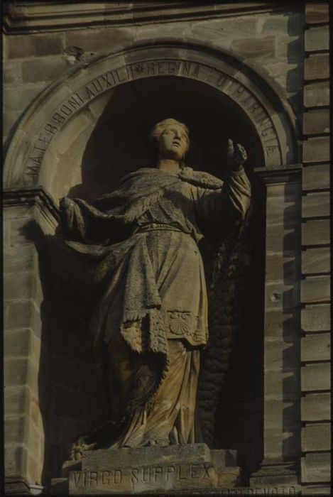 statue : Vierge (anciennement La France)