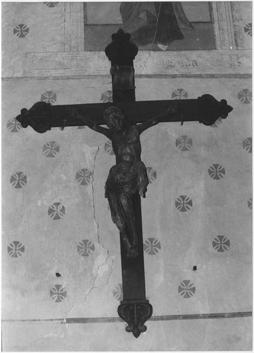 statue : Christ en croix