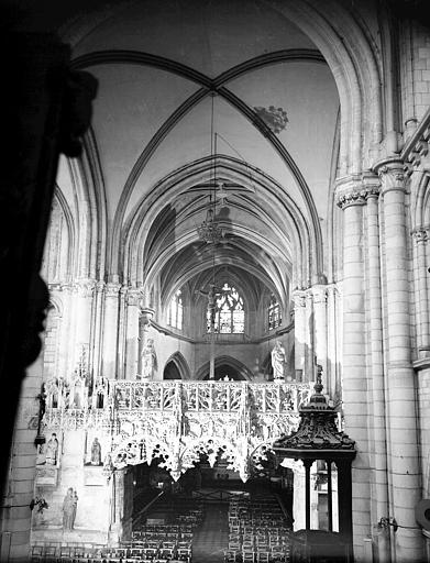 Croisée, jubé et choeur, vers l'est