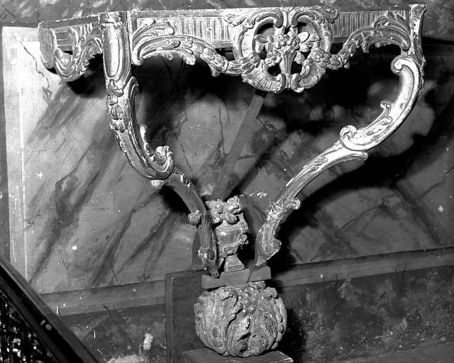 Console Louis XV, en bois sculpté et doré - © Ministère de la Culture (France), Médiathèque du patrimoine et de la photographie, diffusion GrandPalaisRmn Photo