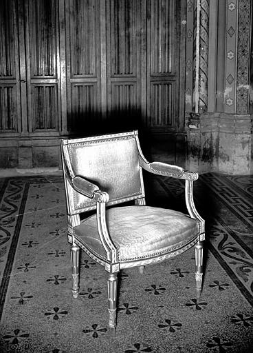 Fauteuil Louis XVI en bois sculpté et doré, situé dans la sacristie - © Ministère de la Culture (France), Médiathèque du patrimoine et de la photographie, diffusion GrandPalaisRmn Photo