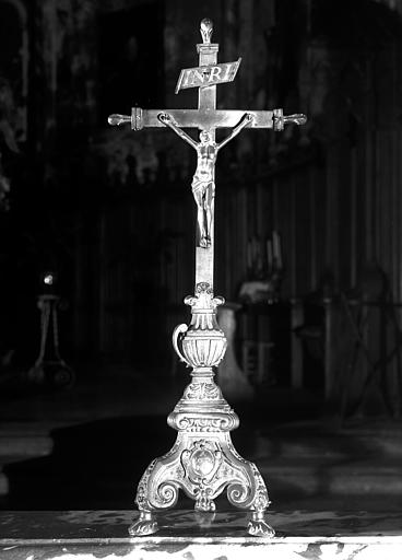 Croix d'autel en cuivre fondu - © Ministère de la Culture (France), Médiathèque du patrimoine et de la photographie, diffusion GrandPalaisRmn Photo