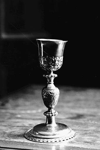 Calice en argent doré, à décor de fleurs et de fruits