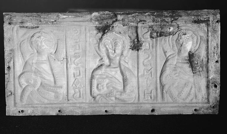 Reliquaire en cuivre doré : plaque, état avant restauration