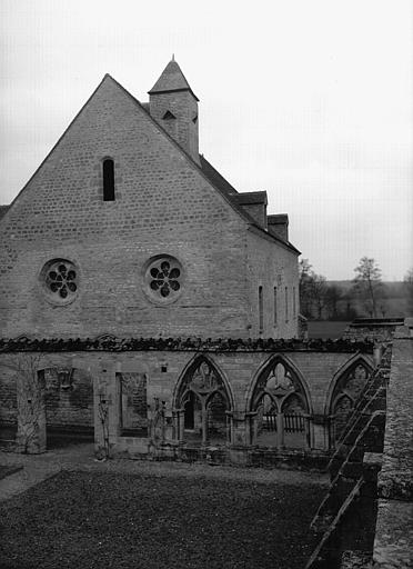 Bâtiments et galerie sud du cloître