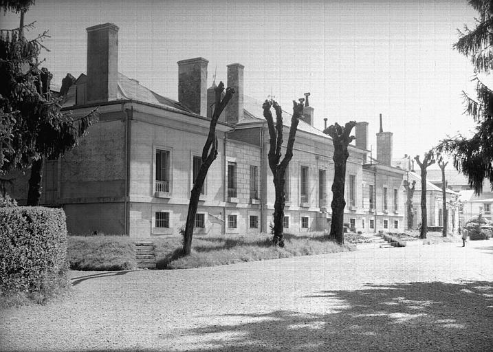 Bâtiment principal : revers sur le parc